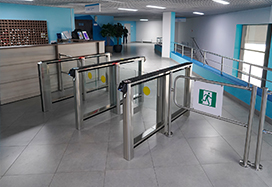 Couloirs de contrôle d’accès ST-01 avec Lecteur de cartes intégré, Barrières BH-02, Complexe sportif Aquatoria ZIL, Russie.